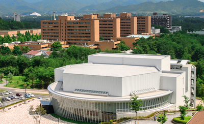 广岛大学,简称广大,是一所本部位于日本广岛县东广岛市的一流国立大学